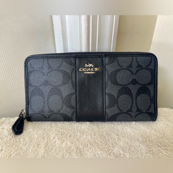 Coach Black Signature Pattern Wallet - Picture 1 of 11